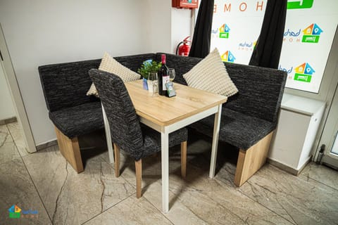 Living room, Food and drinks, Seating area, Dining area, Drinks