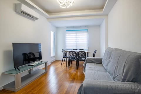 Communal lounge/ TV room, TV and multimedia, Dining area