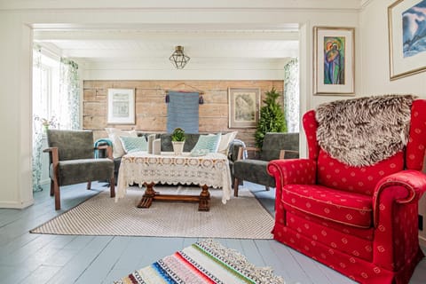 Living room, Seating area