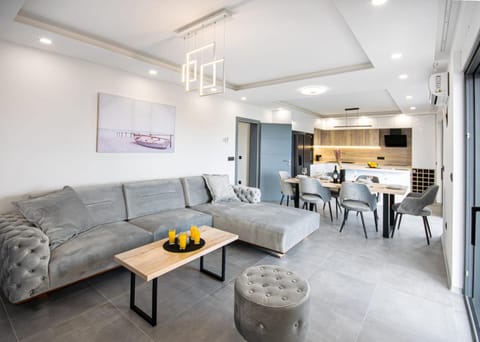 Kitchen or kitchenette, Living room, Seating area, Dining area