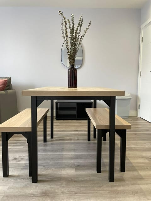 Seating area, Dining area