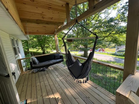 Hillside country cabin Cabin in Ohio