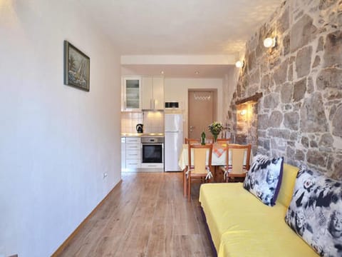 Kitchen or kitchenette, Living room, Seating area