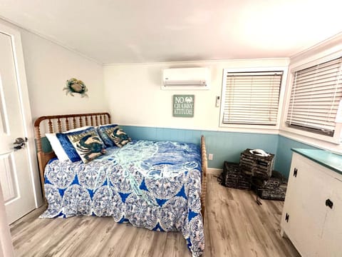 Cabin by the Sea - Waterfront Direct Gulf Access- Pontoon Boat Rental On Site or Bring Your Boat- Paddlecraft included Cabin in Hernando Beach