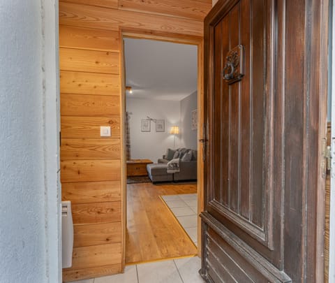 Facade/entrance, storage