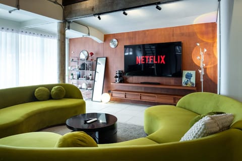 Communal lounge/ TV room, TV and multimedia, Living room, Evening entertainment