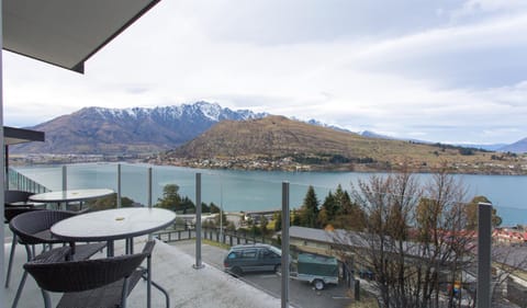 BBQ facilities, Balcony/Terrace, Lake view, Mountain view