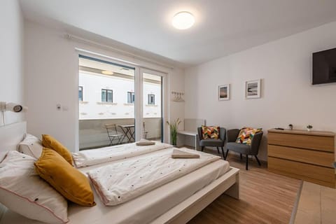Bed, Living room