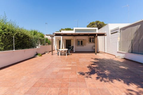 Property building, Balcony/Terrace, Living room