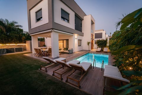 Property building, Patio, Day, Natural landscape, Garden, Garden view, Pool view, Swimming pool, sunbed
