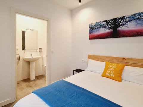 Bed, Bathroom, Photo of the whole room, Bedroom