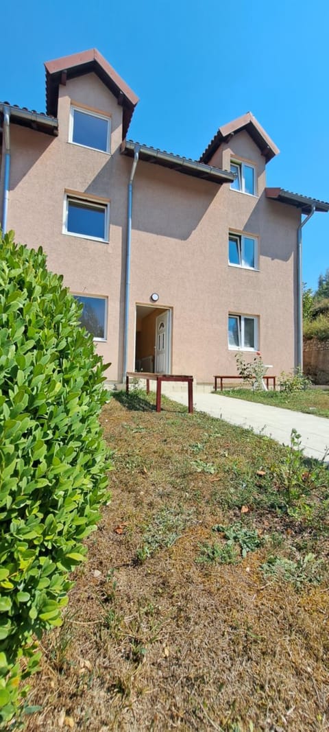Property building, Spring, Day, Garden, Garden view