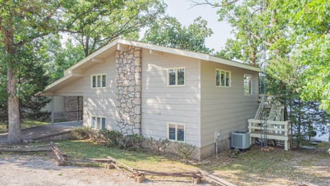 Vacation Home Mallard Water Front two king beds House in Lake of the Ozarks