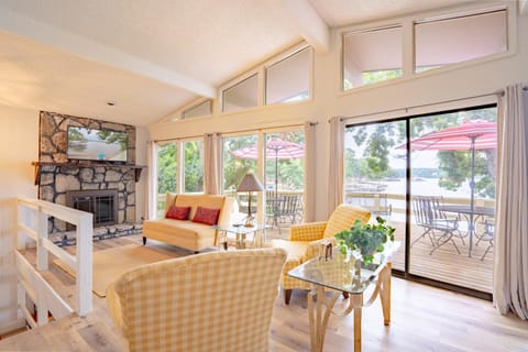 Vacation Home Mallard Water Front two king beds House in Lake of the Ozarks