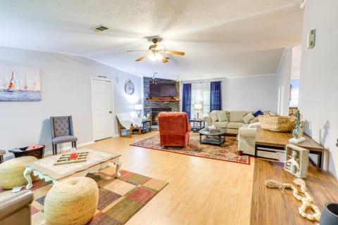 Pet-Friendly Sparta Retreat Porches and Fire Pit! House in Lake Sinclair