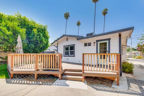 7 Mi to DTLA! Family Home with Furnished Deck House in Eagle Rock