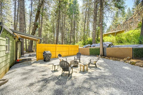 Walk to Winery Cozy Cabin with Fire Pit in Murphys Cabin in Murphys