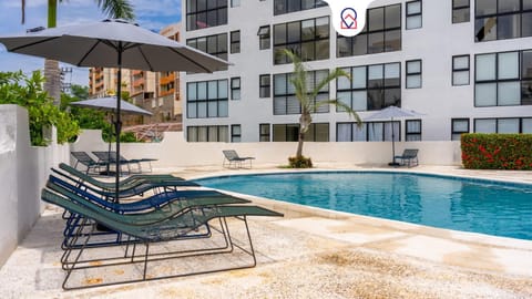 Property building, Day, Pool view, Swimming pool, sunbed