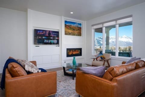 TV and multimedia, Living room, Mountain view, fireplace
