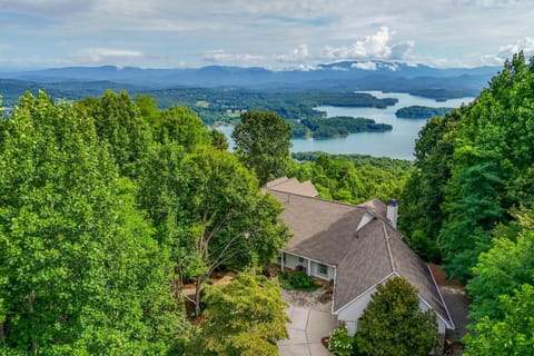 Million-Dollar Views and Patio Hiawassee Hideaway House in Chatuge Lake