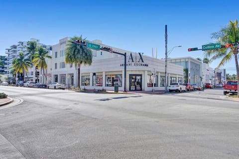 Miami Beach Home, 7 guests, Steps from the beach Apartment in Flamingo Lummus