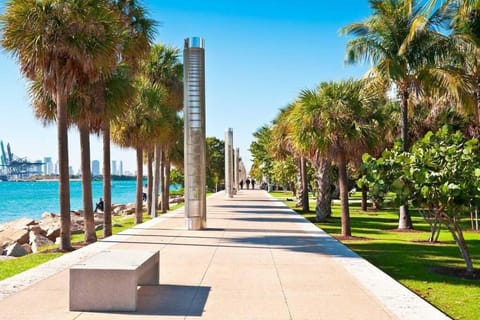 Miami Beach Home, 7 guests, Steps from the beach Apartment in Flamingo Lummus