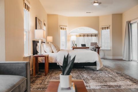 Bed, Photo of the whole room, Decorative detail, Bedroom, pet friendly