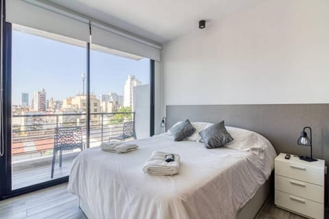 Bed, towels