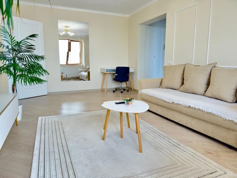 TV and multimedia, Living room, Seating area, air conditioner