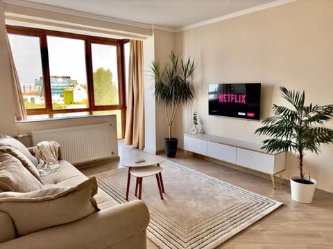 Communal lounge/ TV room, Bird's eye view, Evening entertainment, City view, City view, Entertainment, air conditioner