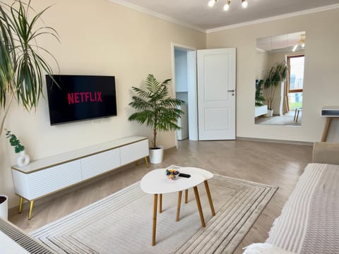 Communal lounge/ TV room, TV and multimedia, Living room, Seating area