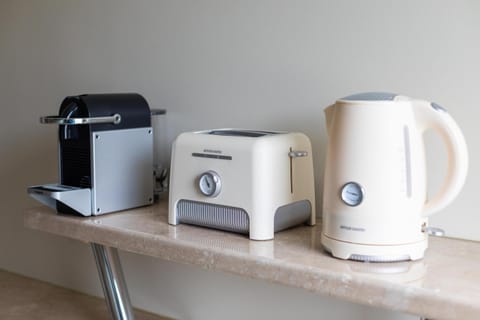 Coffee/tea facilities, toaster