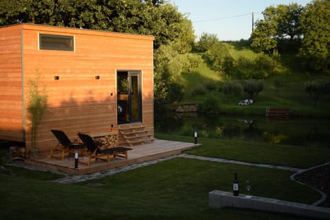 Property building, Patio, Spring, Natural landscape, Garden, Garden, Garden view, sunbed