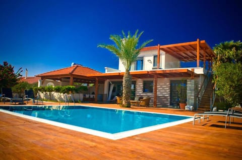 Property building, Pool view, Swimming pool, sunbed