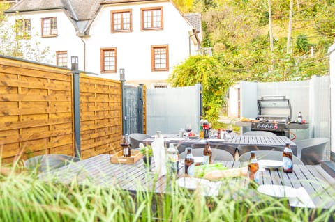 Patio, BBQ facilities, Seating area, Dining area