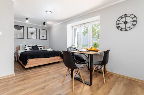 Spring, Bed, View (from property/room), View (from property/room), Dining area, Bedroom, Garden view, Garden view