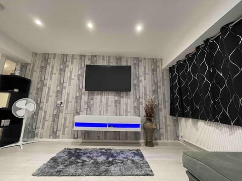 Communal lounge/ TV room, TV and multimedia, Evening entertainment