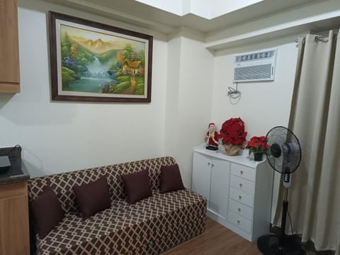 Living room, Seating area, air conditioner