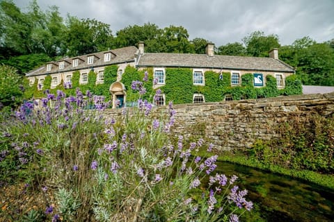 Property building, Facade/entrance, Garden