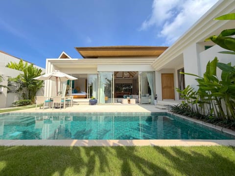 Property building, Garden, Swimming pool