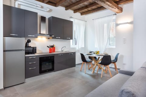 Naviglio suite apartments Apartment in Lombardy