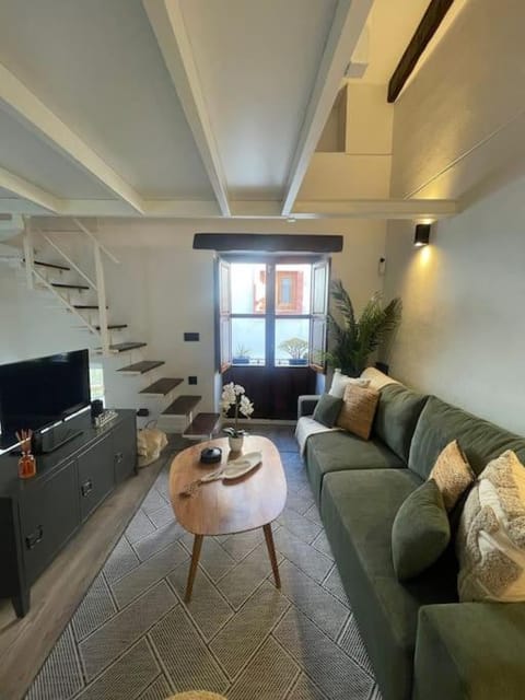TV and multimedia, Living room, Seating area