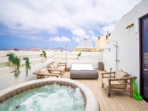 Patio, Hot Tub, View (from property/room), Pool view, Sea view, Swimming pool, sunbed
