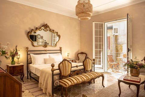 Bed, Seating area, Bedroom