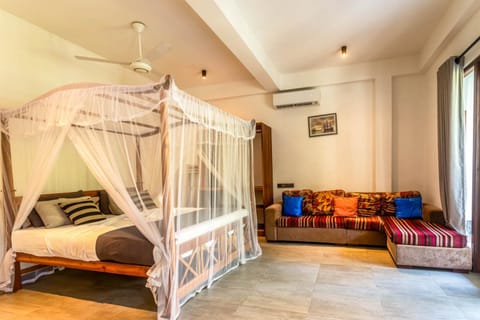 Bed, Photo of the whole room, Seating area, Bedroom, air conditioner