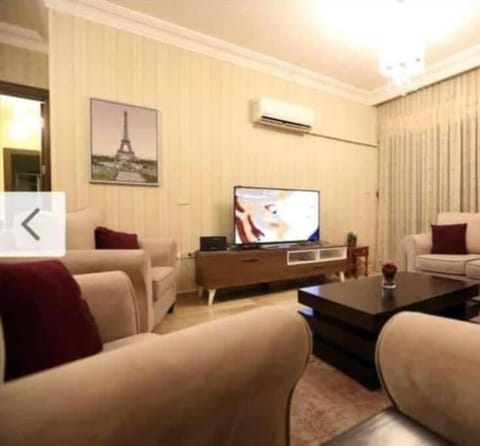 Communal lounge/ TV room, TV and multimedia, Living room, Seating area, Evening entertainment, air conditioner