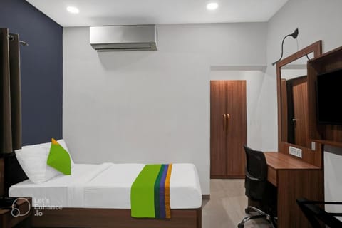 Bed, TV and multimedia, Photo of the whole room, Bedroom, wardrobe, air conditioner