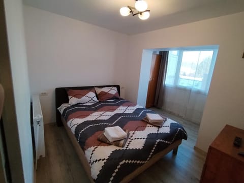 Photo of the whole room, Bedroom, wardrobe