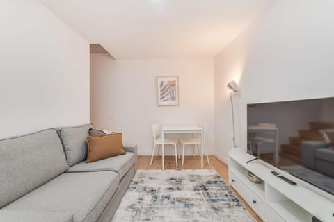 Communal lounge/ TV room, TV and multimedia, Living room, Seating area, Evening entertainment