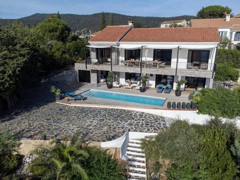 Villa 4 étoiles, 250m2, piscine, parking, vue mer Villa in La Croix-Valmer